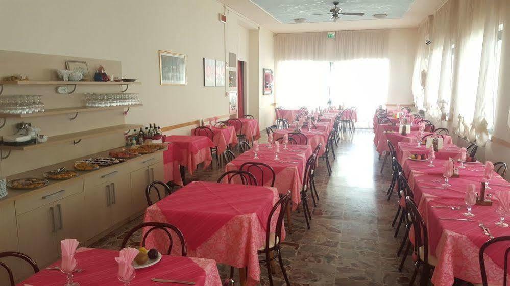 Hotel Venere Rimini Buitenkant foto